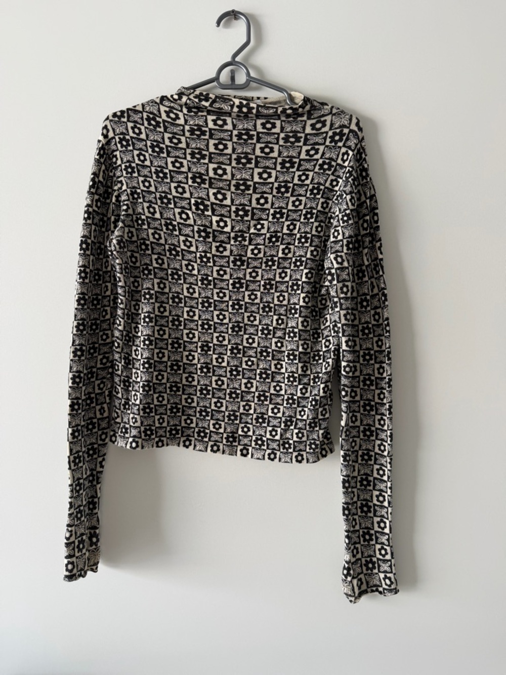 Urban Outfitters Black & White Geometric Long Sleeve Top